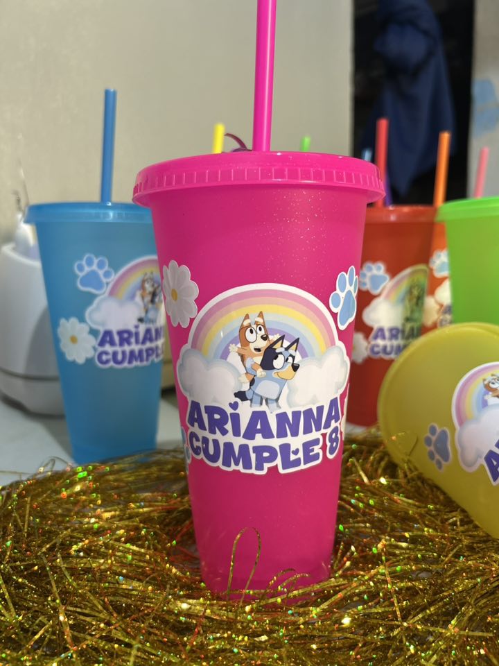 Vasos fiesteros con vinil a prueba de agua